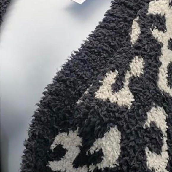 UGG Women’s Black/Cream Wrap Cardigan Sweater Size M - Picture 5 of 7